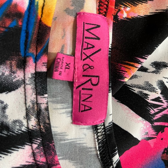 Max & Rina Colorful Abstract top - Picture 4 of 4